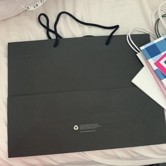 Gift Bags & Box - Picture 8 of 16